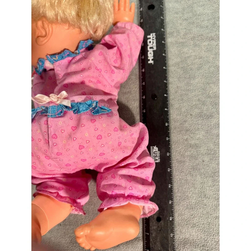 Vintage‎ 1988 Irwin Toy Oopsie Daisy Crawling Baby Doll Blonde Pink Pajamas 80s